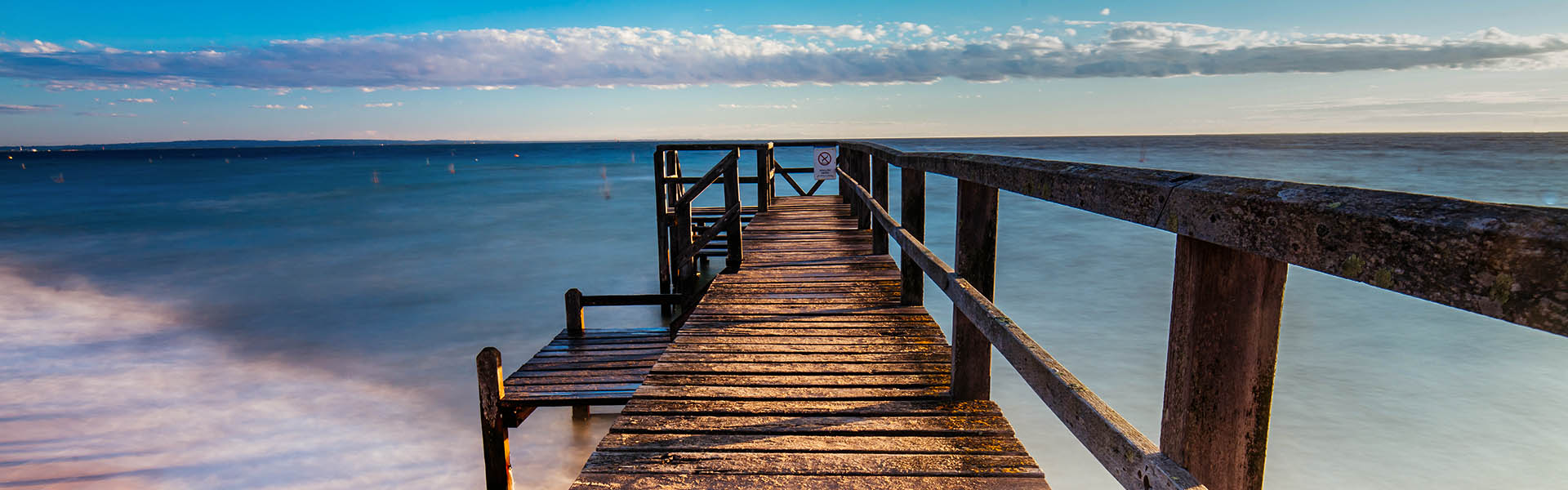 Point King beach at sunrise in sorrento